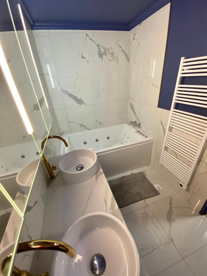 Luxury Paris La Vie En Rose Jacuzzi Terrasse Parking Lejlighed Eksteriør billede
